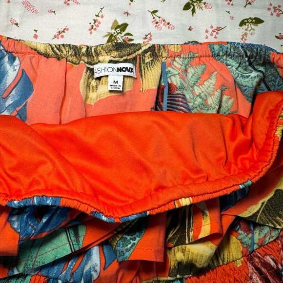 NEW Fashion Nova Patterned Romper (M) - Picture 4 of 4